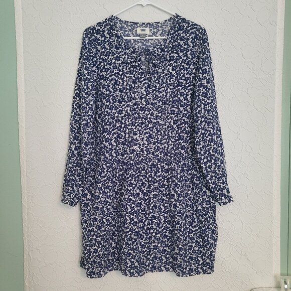 Old Navy Dresses & Skirts - Old Navy Blue & White Floral Rayon Long Sleeve Midi Dress Women's Large